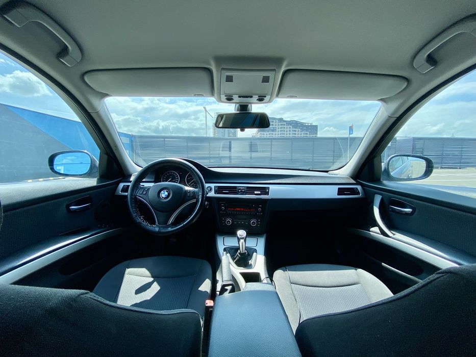 BMW 3 Series 2010 — imagine 5
