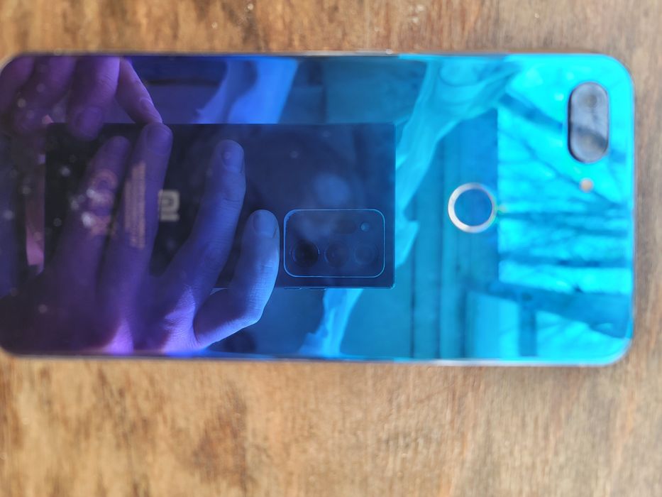 Продам Смартфон Xiaomi MI 8 lite 4/64GB