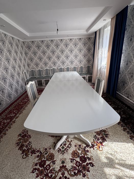 Стол и стуля для зала