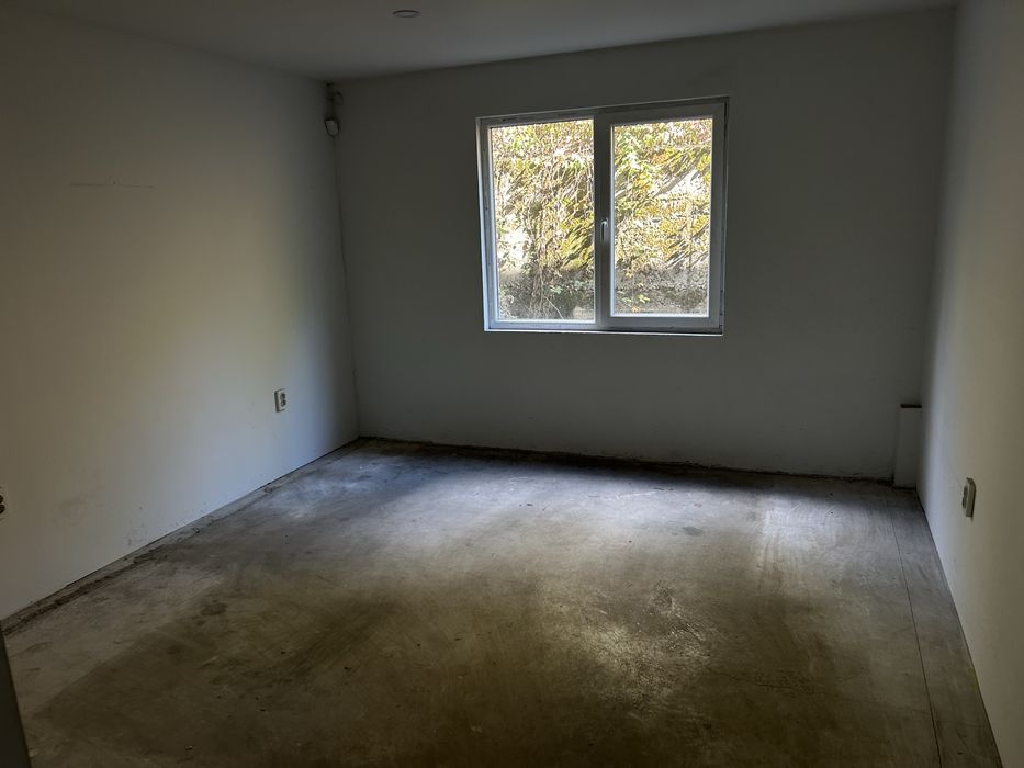 Дава се под наем Промишлена сграда в Габрово, Промишлена зона - 400 кв.м за 2.55 € - Снимка #1