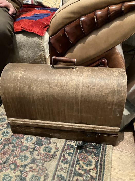 Продам швейную машинку