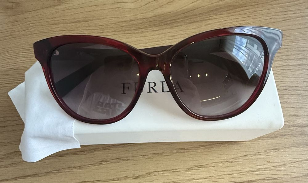 Слънчеви очила Furla модел SFU137