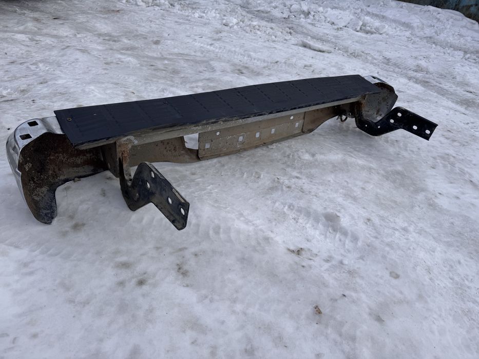 Продам задний бампер от хайлюкса