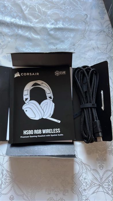 Геймърски слушалки  corsair HS80 RGB wireless