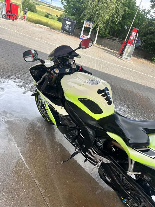 Vand Yamaha R1.