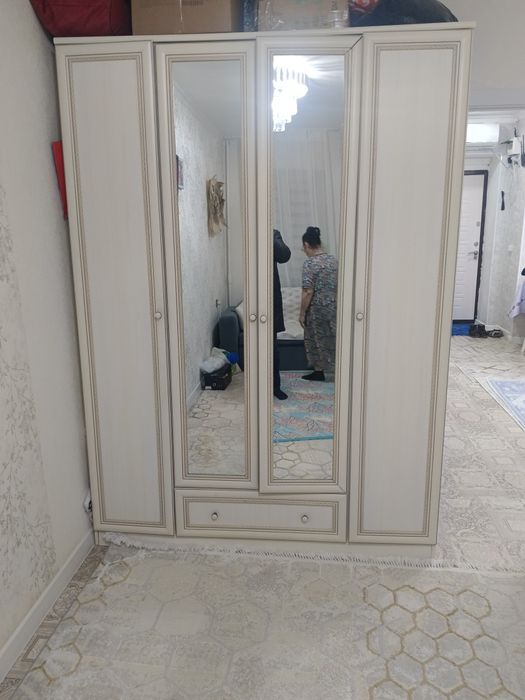 Шкаф почти новый