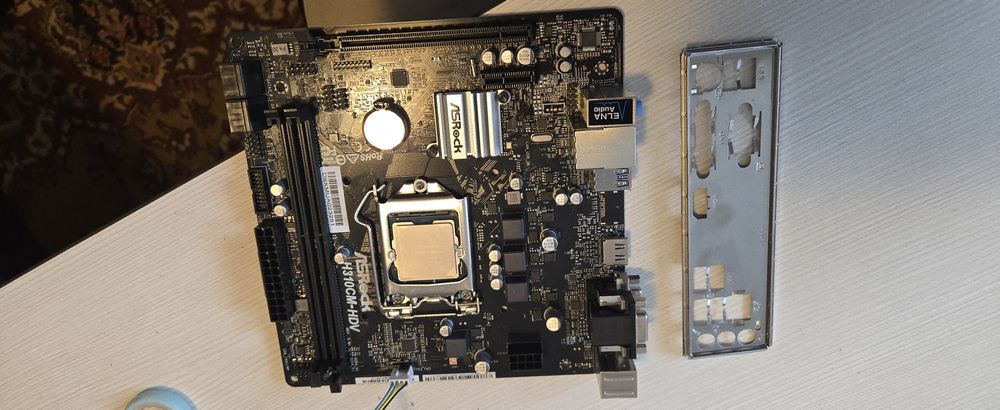 Vând placa de baza AsRock H310CM-HDV, Procesor i5-9400