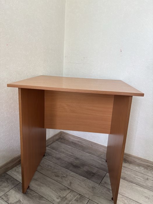 Продается стол б/у
