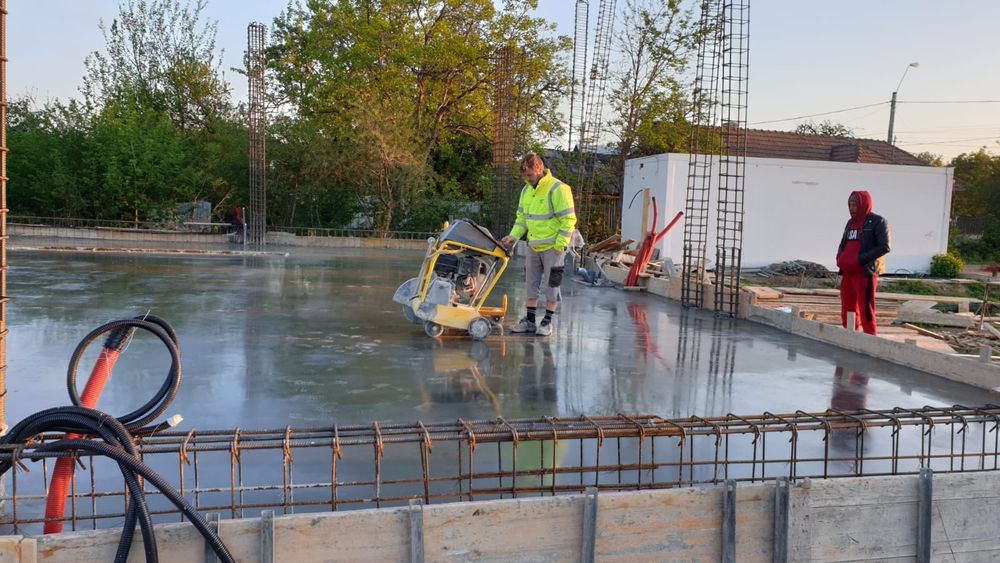 Turnare Beton finisat mecanic industrial cu elicopter si cuart, Periat