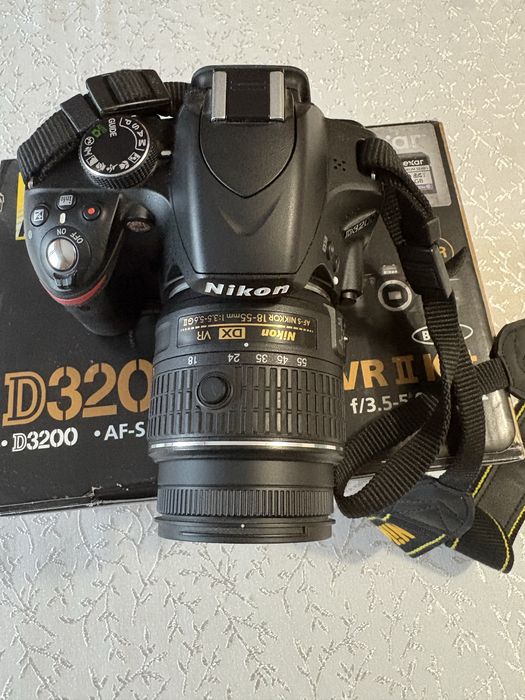 Vand Nikon D3200 impecabil