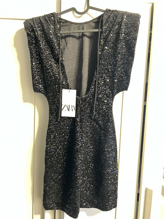 Рокля с пайети Zara