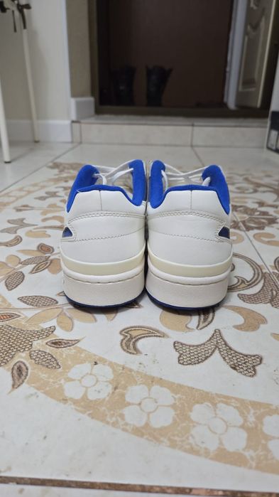 Кроссовки Адидас