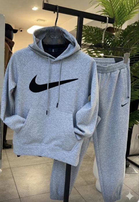 Спортивный костюм Nike очень высокий качество