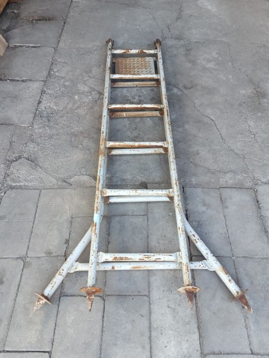 Лестница стремянка металлическая