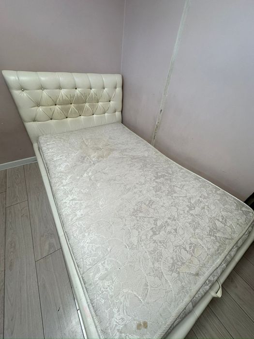 Продам кровать 200х120, с матрасом