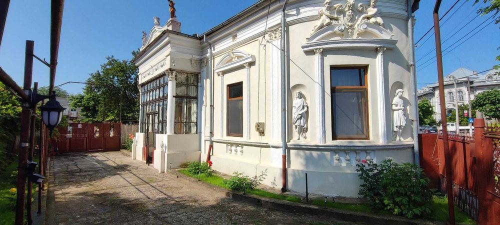 Casa istorica de vanzare