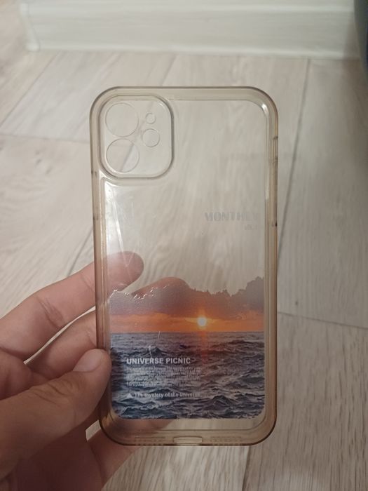 Продам чехлы на айфон 11