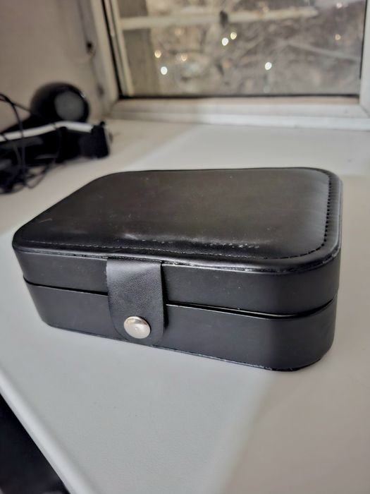 Шкатулка для украшении