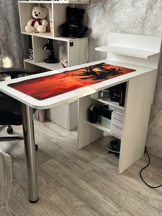 Продам стол маникюрный