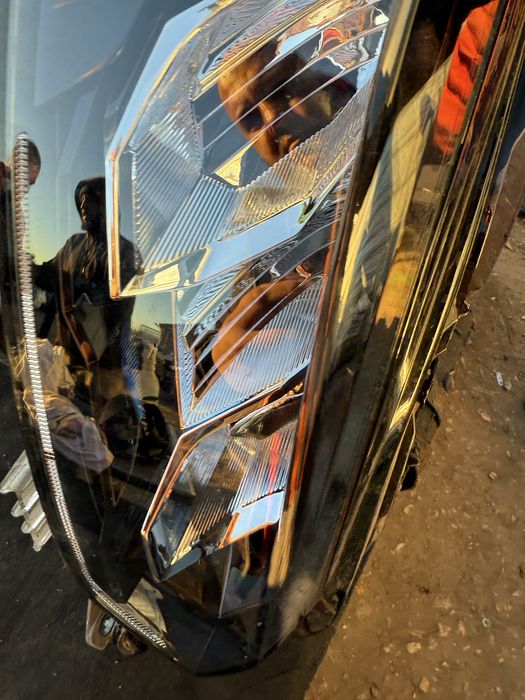 Фар десен Led technology PEUGEOT 208 лед 2021год оригинален перфектен