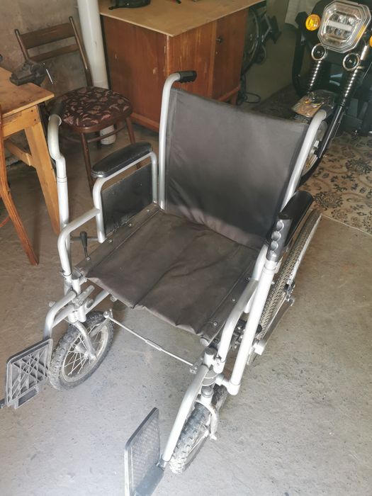 Продам инвалидную коляску