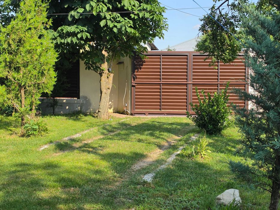 Vând casă de vacanță