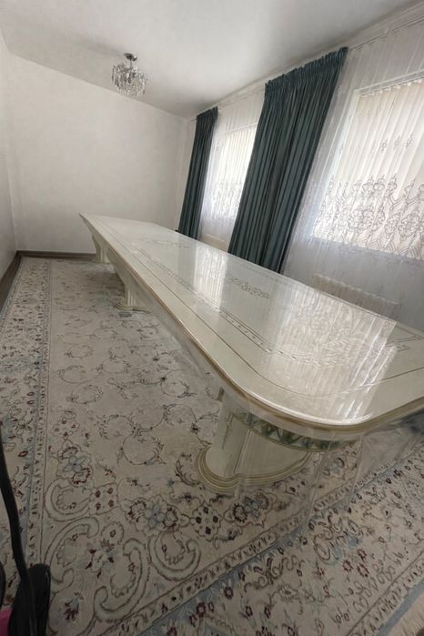 Стол стульямен сатылады