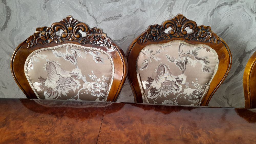 Стол со стульями дерево