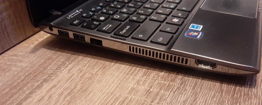 Ноутбук ASUS Eee PC 1225