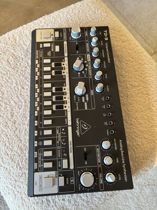 Sintetizator Behringer TD-3-BK