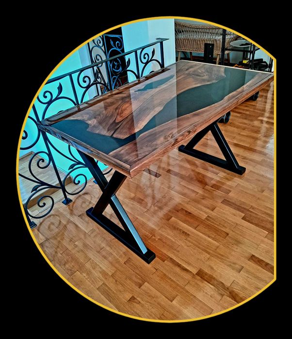 Орех - черна епоксидна речна маса