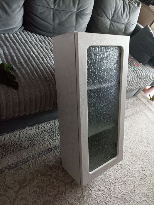 Шкаф в ванную навесной