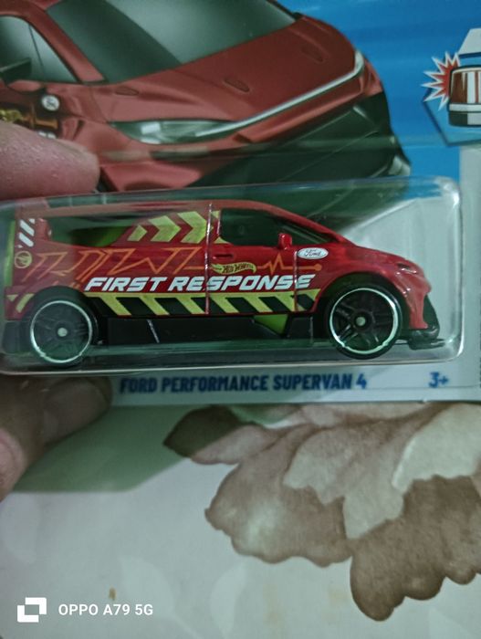 Vând mașinuță hotweels flacără argintie