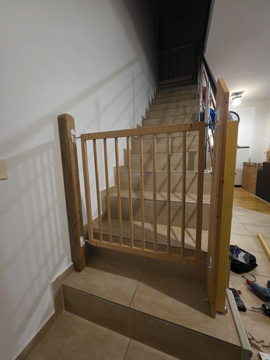 Poarta siguranta scari