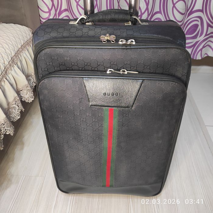 Чемодан GUССI размер М, средний Б/У всё работает, тканевый, в хор сост