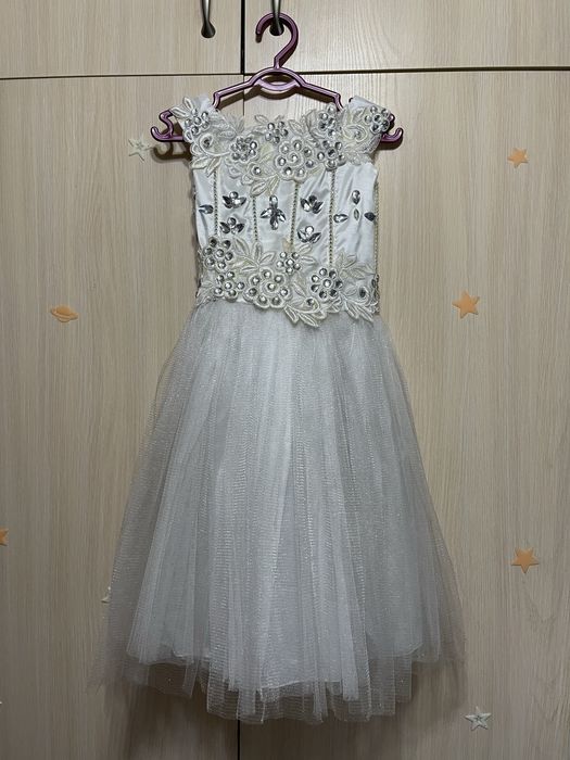 Платье нарядное белое на девочку