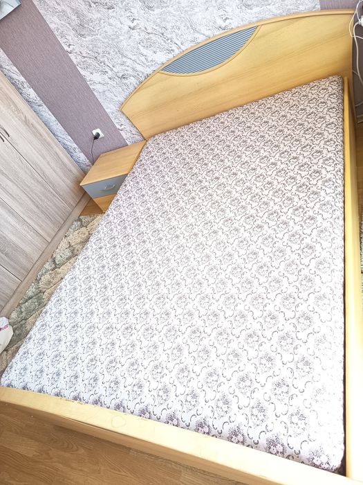 Спешно! Спалня Легло с нощни шкафчета.  Размер 140x200 см