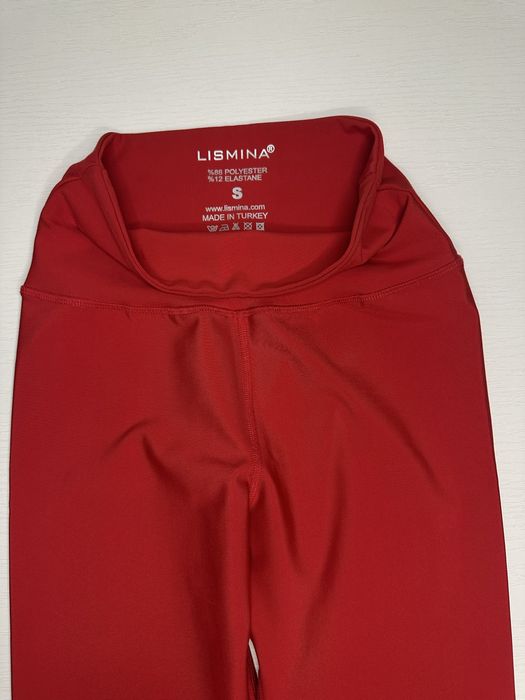 Красные лосины. Футболка