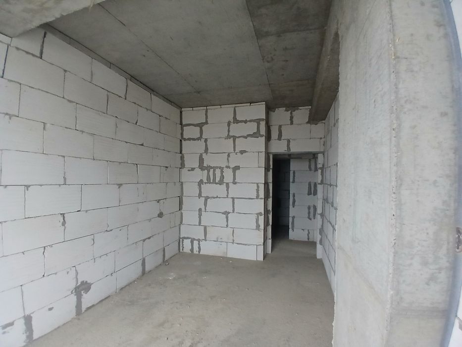 Срочно ПРОДАЁТСЯ 2х комнатная квартира на 8 этаже орр Бухара сити