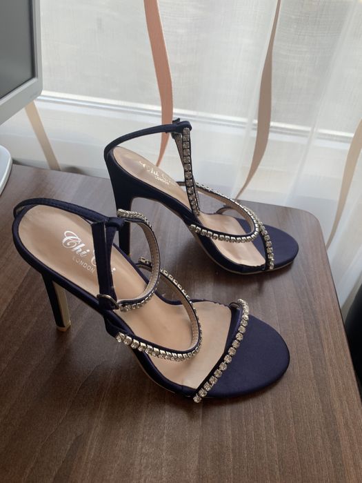 Sandale Chi Chi London cu toc superbe cu strasuri . Sunt noi