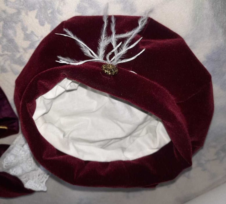 Costumas din catifea pentru botez