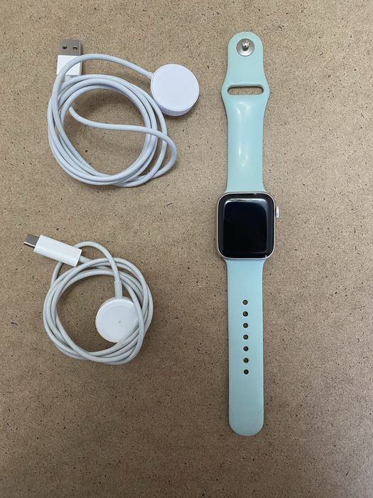 Apple watch SE 42 mm в отличном состоянии
