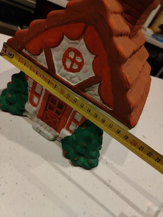 Коледна керамична къщичка ръчно боядисана / кутия за сладки /бисквити