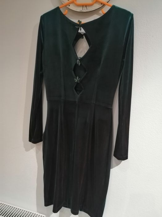 Rochie eleganta, culoare superbă.