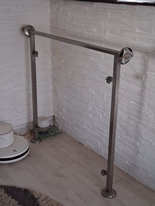 Balustrada inox cu sticla neagra securizata