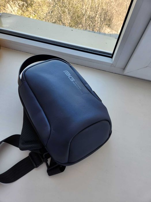 Продается сумка через плечо.