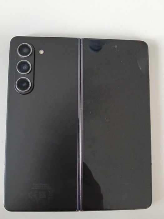 Samsung z Fold 5 Displai mare crăpat