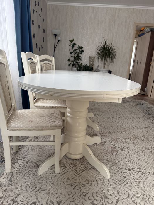 Стол со стульями