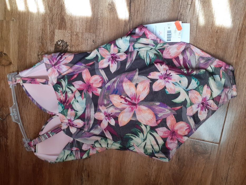 Penti costum de baie