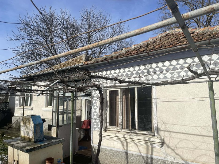 Собственик Продава къща с двор в село Млада Гвардия